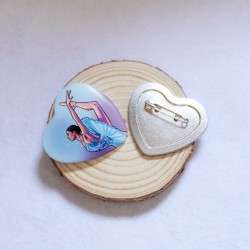 chapa en forma de corazón de una bailarina de ballet